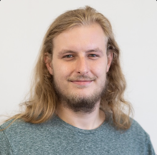 <strong>Amazon IVS vs. AWS Elemental MediaLive – Which Live Streaming Solution Should You Choose?</strong> 2 Capture decran 2023 07 18 a 5.59.14 PM